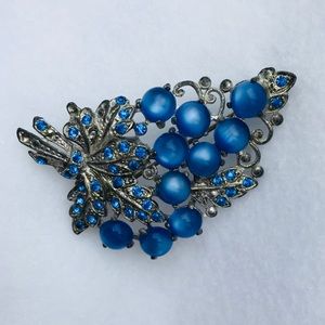 Vintage grapes brooch